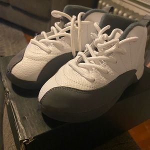 Kids jordan 12’s size 10c